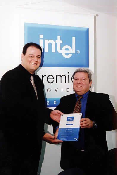 A SINCO é certificada no programa Intel Premier Provider. Esta é a casta mais alta que possa ser atingida por um integrador de produtos Intel. São participantes deste programa as empresas que mantêm o maior nível de alinhamento à Intel; demonstrando em seus produtos a qualidade dos componentes Intel e oferecendo ao mercado os mais modernos itens para servidores.
